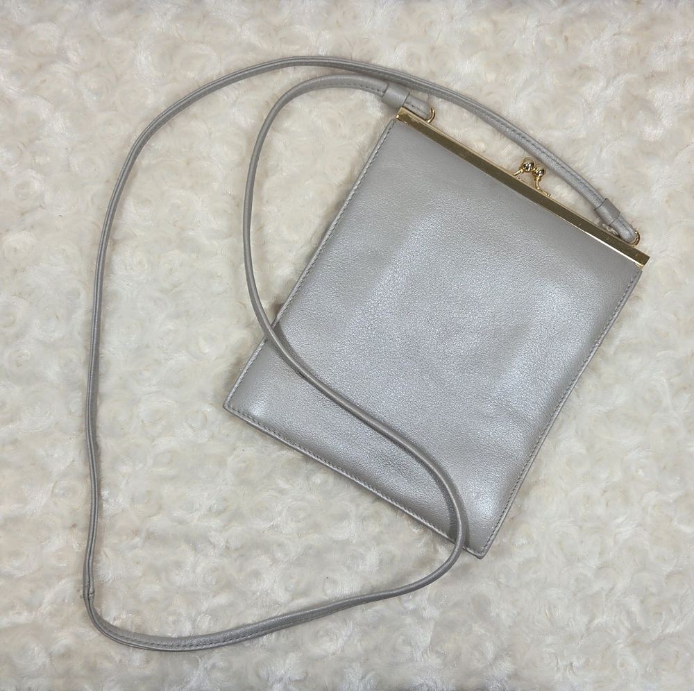 Bechamel Champaign Color Crossbody Bag with Suede-like Texture And Kiss Close